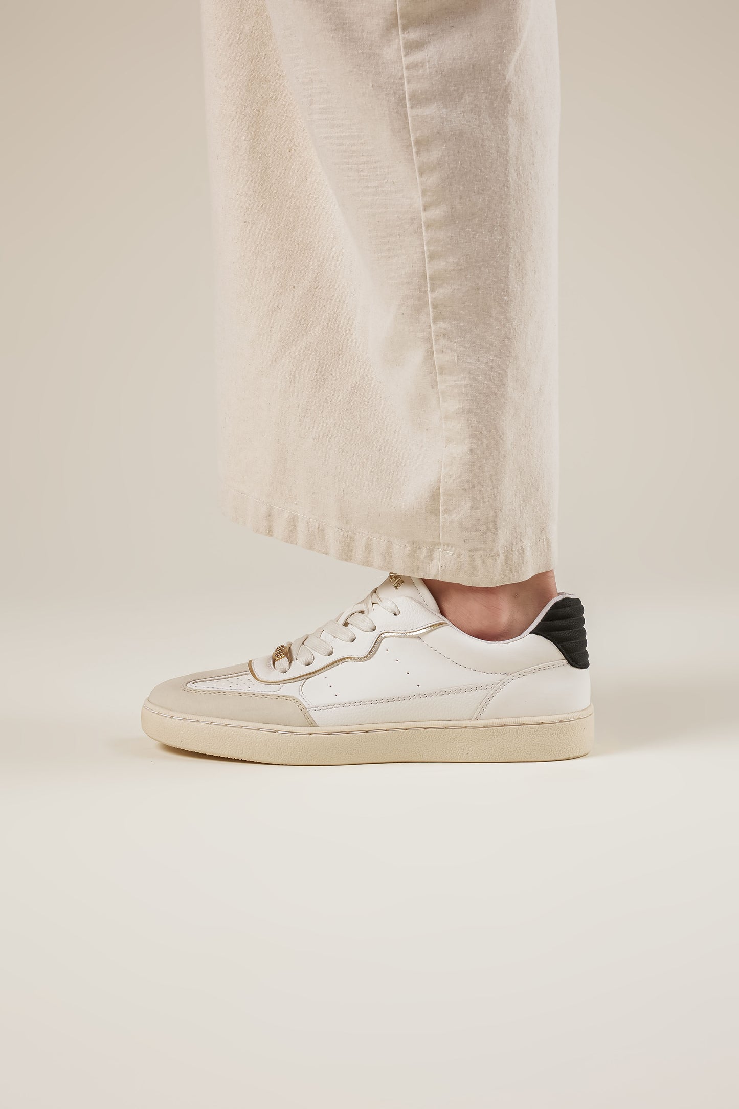 7757 Evian Blanco-Negro