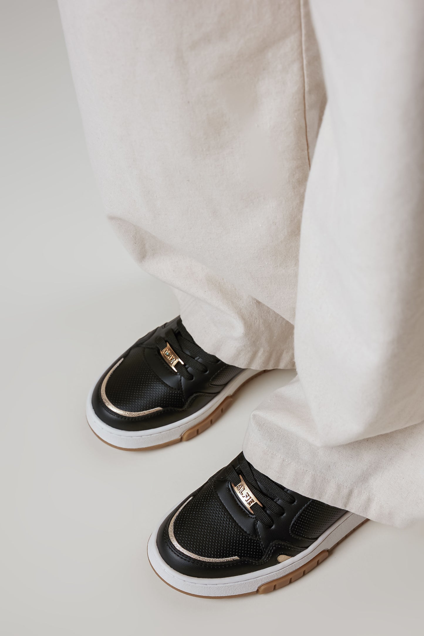 7953 Ruja Negro