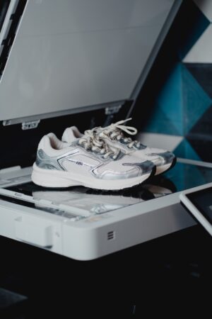 9451 Athleisure Silver lifestyle